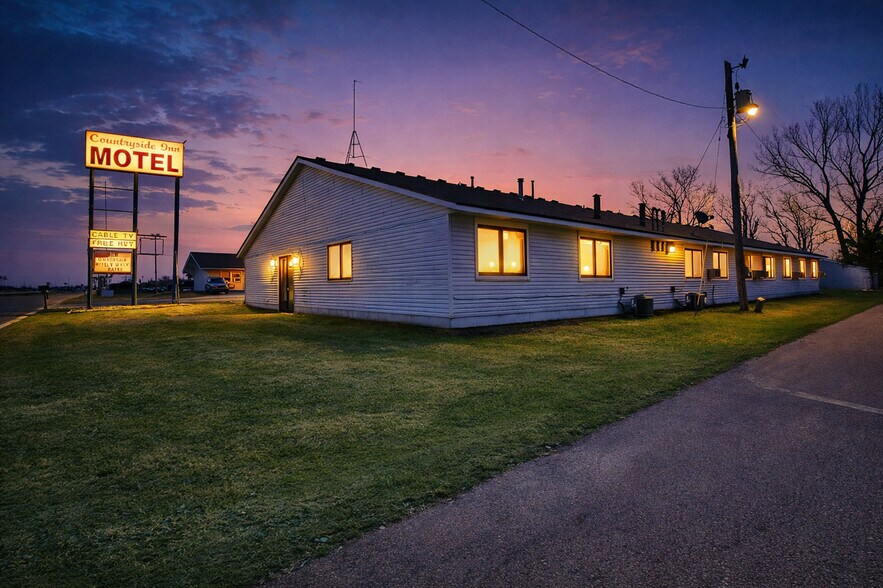 2102 E Main St, Albert Lea, MN à vendre - Photo du bâtiment - Image 2 de 30