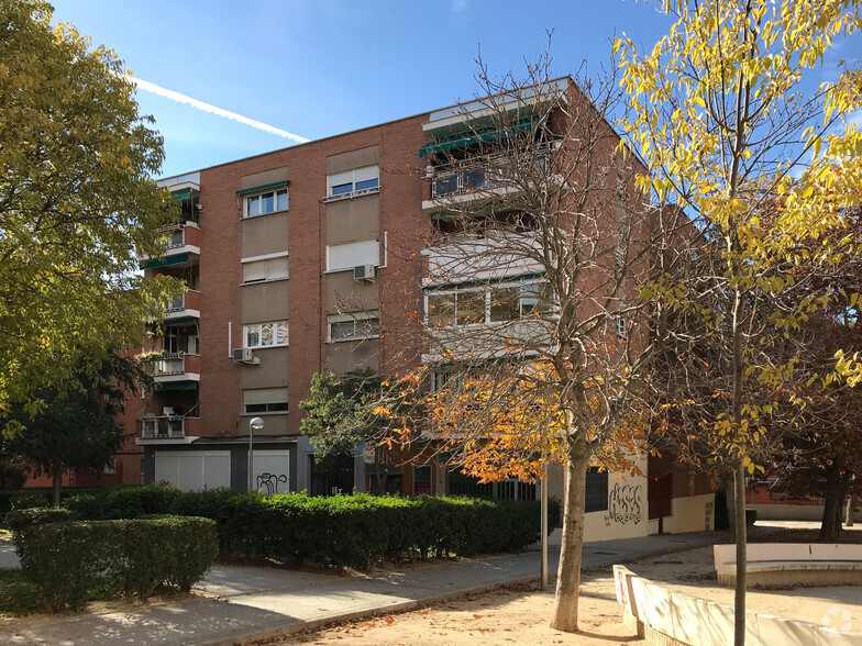 Calle Julia García Boután, 23, Madrid, Madrid à louer - Photo du bâtiment - Image 1 de 3