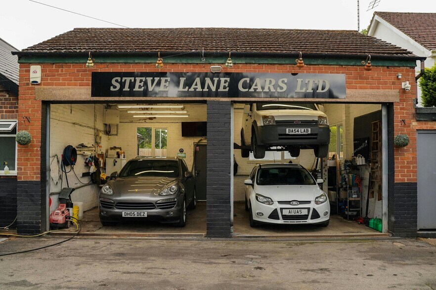 1 Lowbrook Ln, Solihull à vendre - Photo du bâtiment - Image 2 de 15