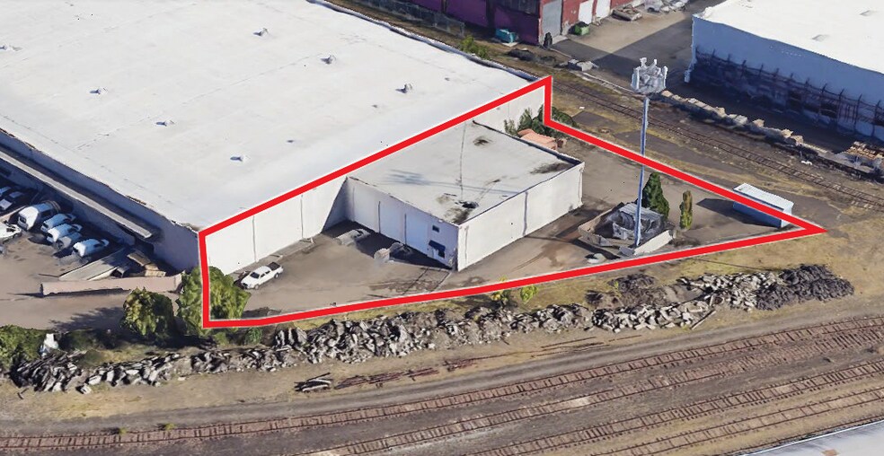 3232 NW Industrial St, Portland, OR for lease - Building Photo - Image 1 of 3