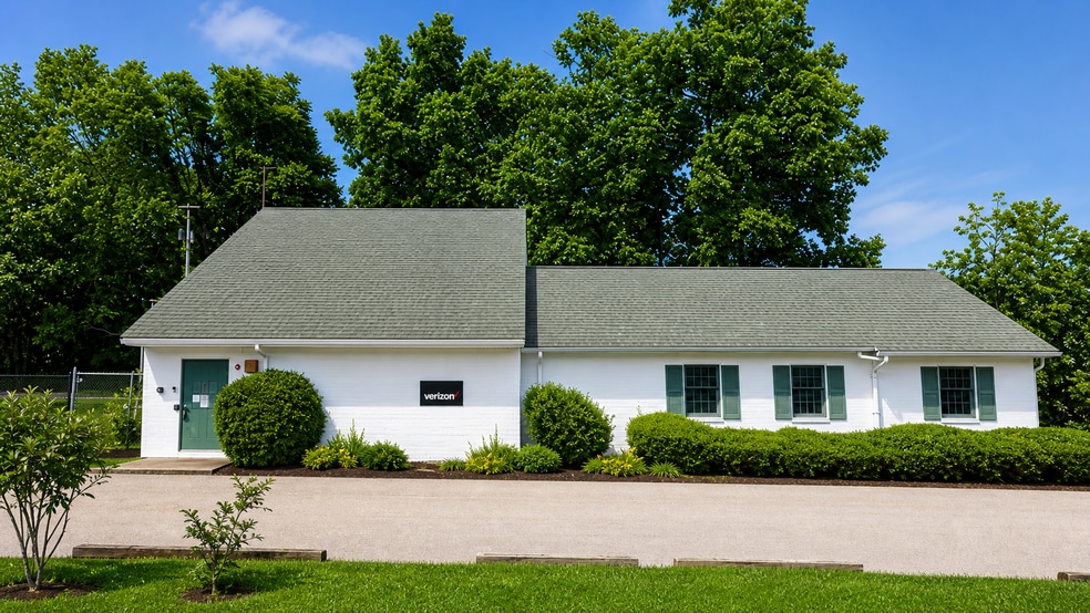 126 Bedford St, East Bridgewater, MA for sale - Building Photo - Image 1 of 2
