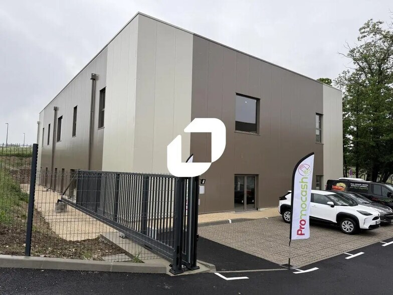 Bureau dans Voiron à louer - Photo du bâtiment - Image 3 de 14