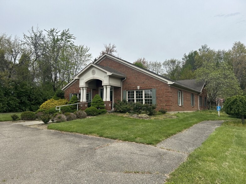 11907 Montgomery Rd, Cincinnati, OH à louer - Photo principale - Image 1 de 18