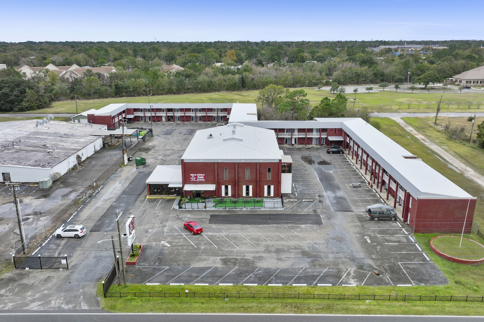 2102 Denny Ave, Pascagoula, MS for sale Building Photo- Image 1 of 1