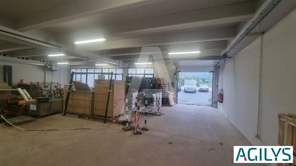 Local d'activités dans Palaiseau à vendre - Photo du bâtiment - Image 1 de 4