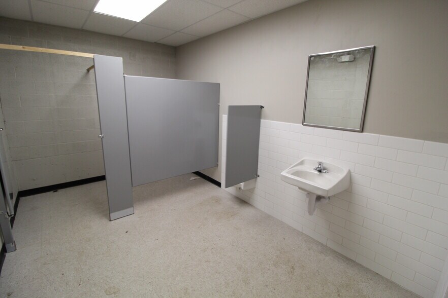 9700 E 56th St, Raytown, MO à louer - Photo intérieure - Image 2 de 13