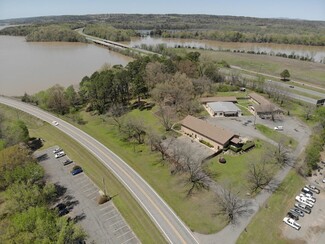 Plus de détails pour 400 Lake Front Dr, Russellville, AR - Flex à vendre