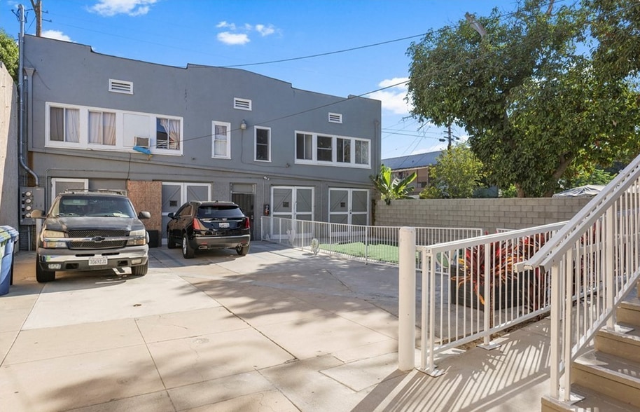 522 W VERNON Ave, Los Angeles, CA à vendre - Photo du bâtiment - Image 3 de 63