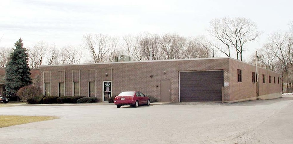 2230-2232 S Foster Ave, Wheeling, IL for sale - Building Photo - Image 3 of 11