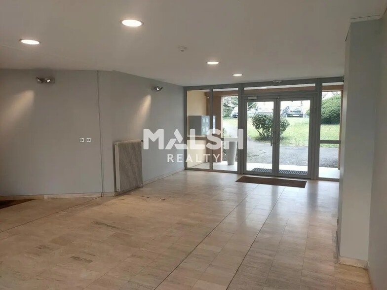 Office in Tassin-la-Demi-Lune for lease - Building Photo - Image 2 of 11