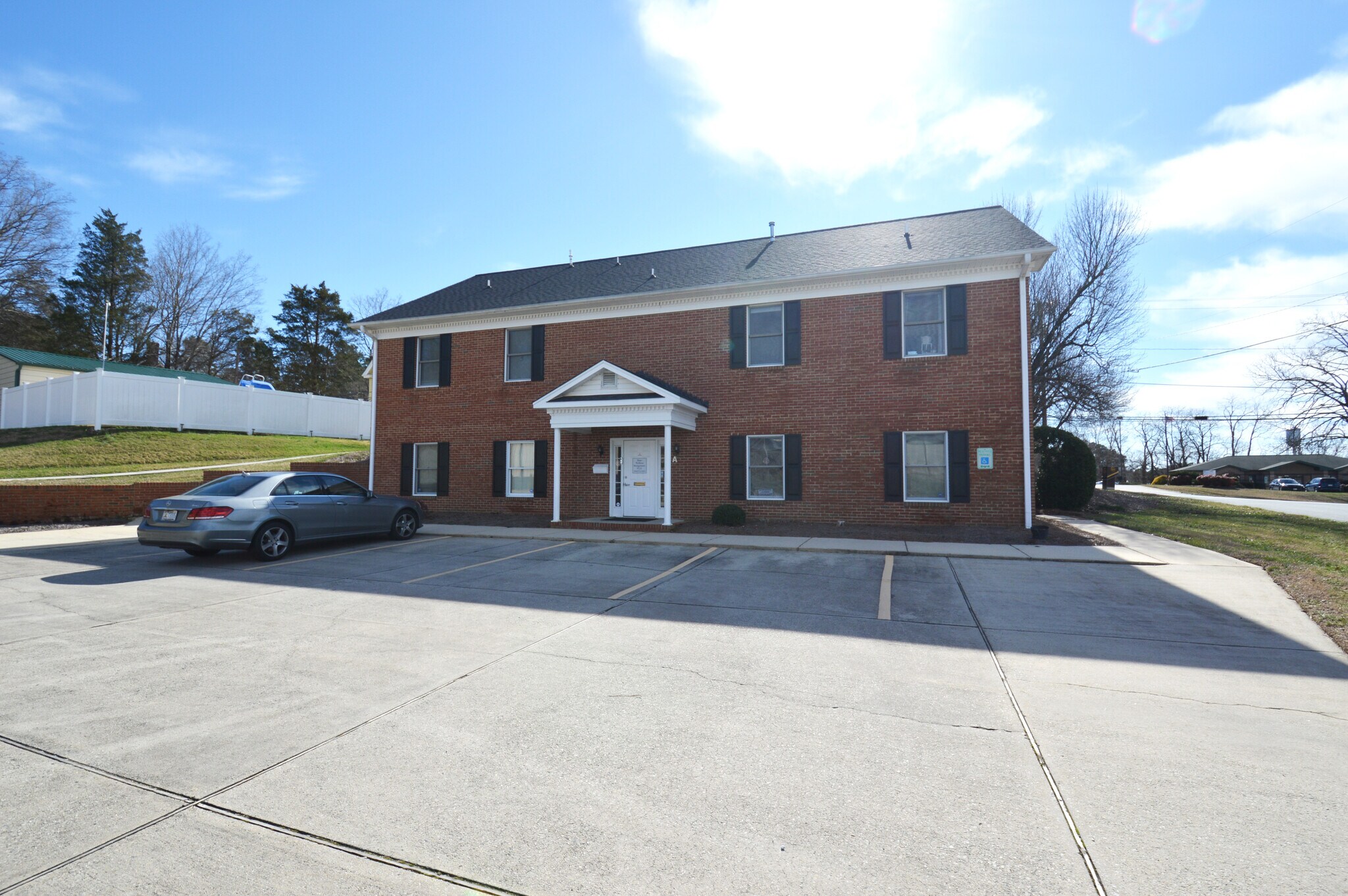 207 Oakdale Rd, Jamestown, NC for lease Primary Photo- Image 1 of 6