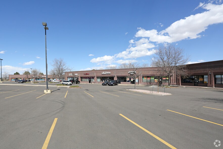 310-386 S Chambers Rd, Aurora, CO à louer - Photo du bâtiment - Image 2 de 8