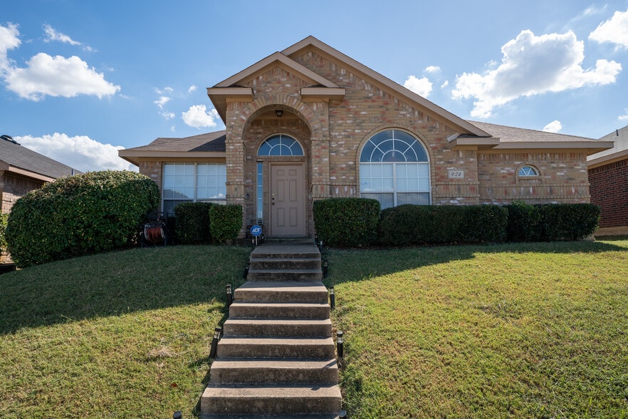 928 Chelsea Dr, Mesquite, TX for sale - Building Photo - Image 3 of 10