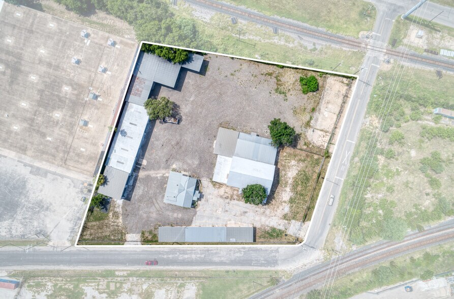 1402 Hoefgen Ave, San Antonio, TX à vendre - Photo du bâtiment - Image 2 de 20