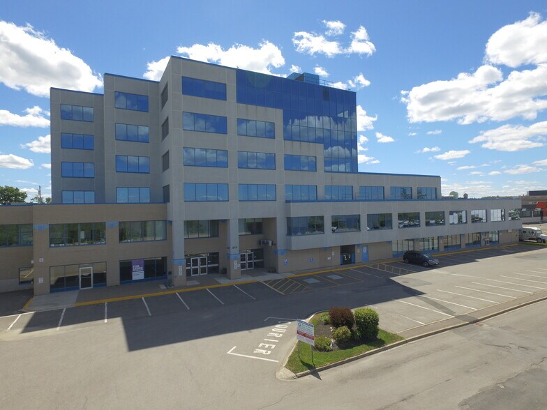 275 Main St, Bathurst, NB à louer - Photo du bâtiment - Image 2 de 4