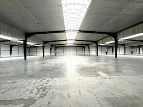 Industriel dans Goussainville à louer Photo intérieure- Image 2 de 5