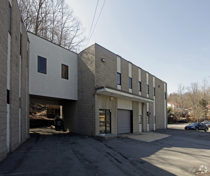 319-321 E Shore Rd, Great Neck, NY à louer - Photo principale - Image 1 de 5