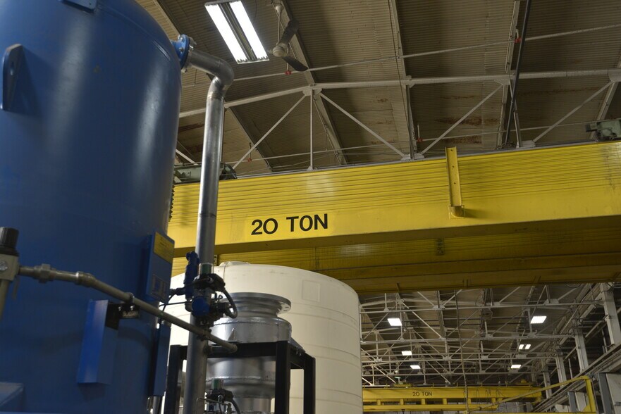 97 Chimney Rock Rd, Bridgewater, NJ à louer - Photo du bâtiment - Image 2 de 17