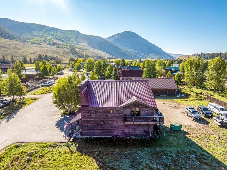 81 Gillaspey Ave, Crested Butte, CO à vendre - Photo du bâtiment - Image 3 de 51