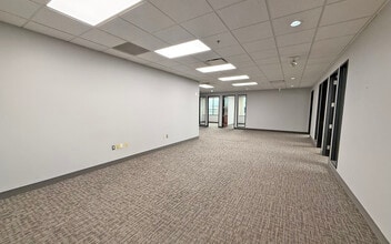 26300 Northwestern Hwy, Southfield, MI for lease Interior Photo- Image 2 of 6