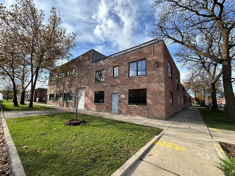 548 N Sacramento Blvd, Chicago, IL for sale - Building Photo - Image 2 of 11