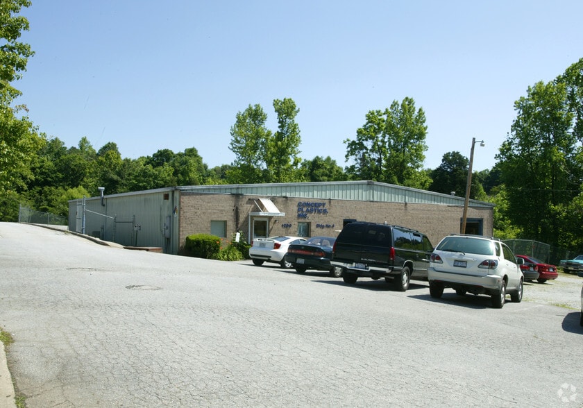 1200 Hickory Chapel Rd, High Point, NC for sale - Building Photo - Image 3 of 6