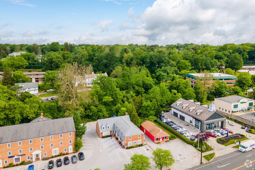 223 Lancaster Ave, Devon, PA à louer - Aérien - Image 2 de 4