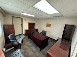 8271 Brock Bridge Rd, Laurel, MD for sale Interior Photo- Image 2 of 8