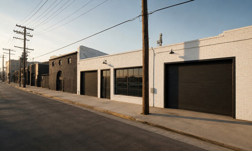 2332 E 8th St, Los Angeles, CA à louer - Photo du bâtiment - Image 3 de 11