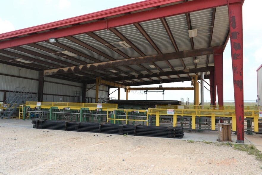 4612 CR 430, Pleasanton, TX for lease - Building Photo - Image 2 of 11