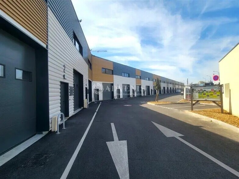 Flex dans Épinay-sur-Seine à louer - Photo du bâtiment - Image 1 de 11