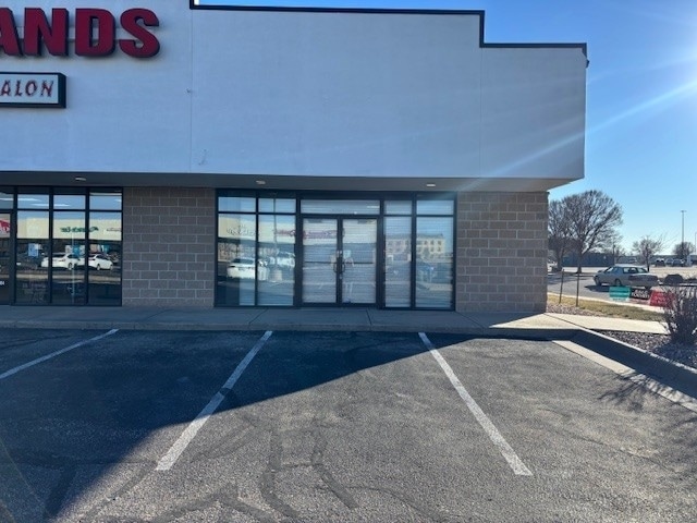 4325 Vine St, Hays, KS for lease Interior Photo- Image 1 of 8