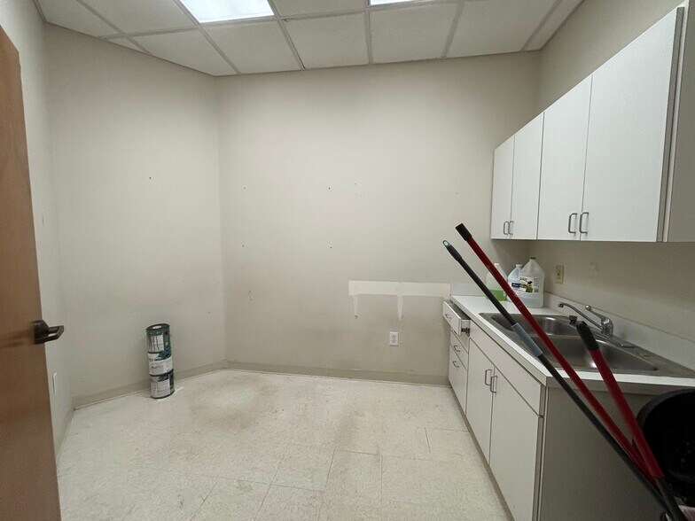 4851 S Interstate 35 E, Corinth, TX à louer - Photo du bâtiment - Image 2 de 18