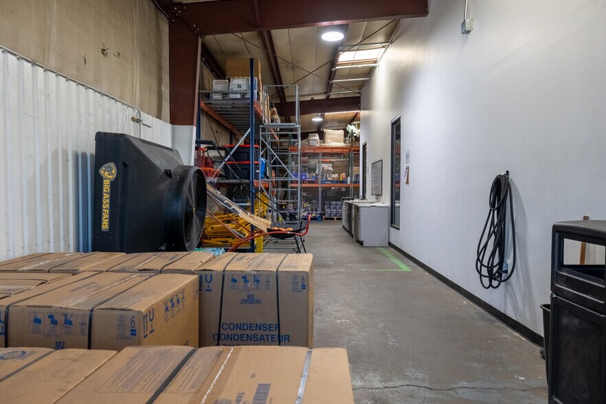 15586 E 17th Ave, Aurora, CO à louer - Photo du bâtiment - Image 2 de 23