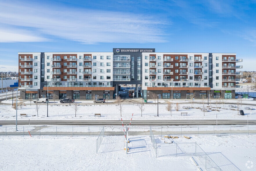 108 Shawville Place SE, Calgary, AB à louer - Photo du bâtiment - Image 3 de 4