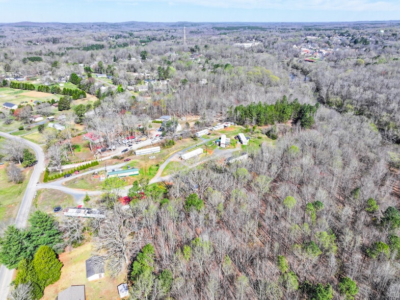 4697 Roundleaf Rd, Ramseur, NC à vendre - Photo du bâtiment - Image 2 de 5