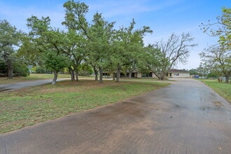 13617 Fitzhugh Rd, Austin, TX à louer Photo du bâtiment- Image 2 de 29