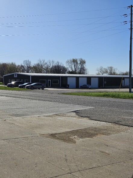 1300 W Saunders St, Mount Pleasant, IA à louer - Photo du bâtiment - Image 1 de 30