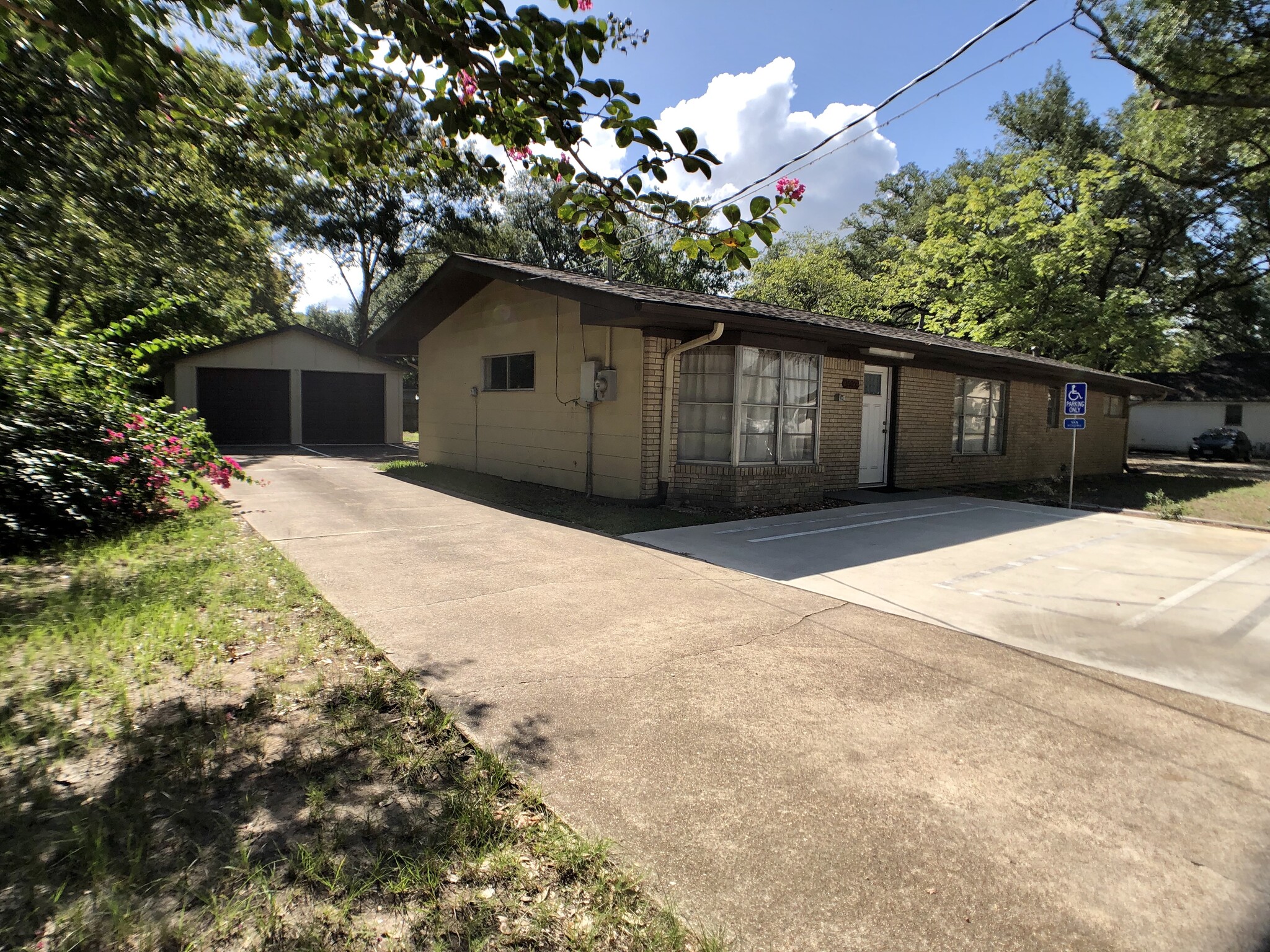 1502 Avenue D, Katy, TX à vendre Photo principale- Image 1 de 1