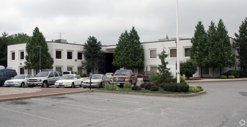 1635 Mineral Spring Ave, North Providence, RI à louer - Photo du bâtiment - Image 2 de 7