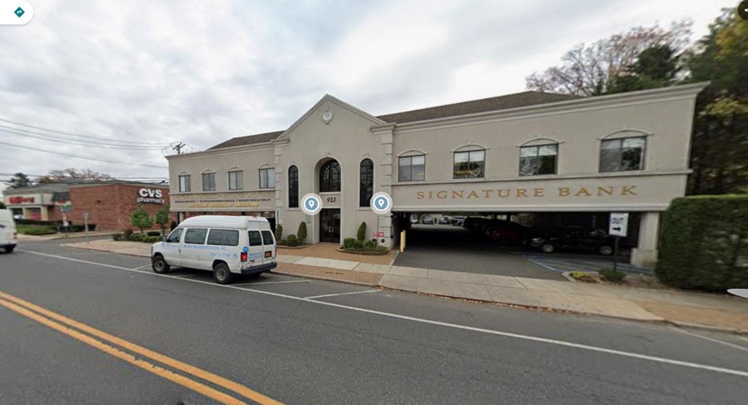 923 Broadway, Woodmere, NY à louer Photo intérieure- Image 1 de 2