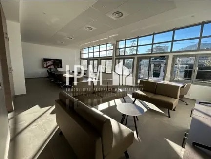 Office in Marseille for lease - Interior Photo - Image 2 of 4