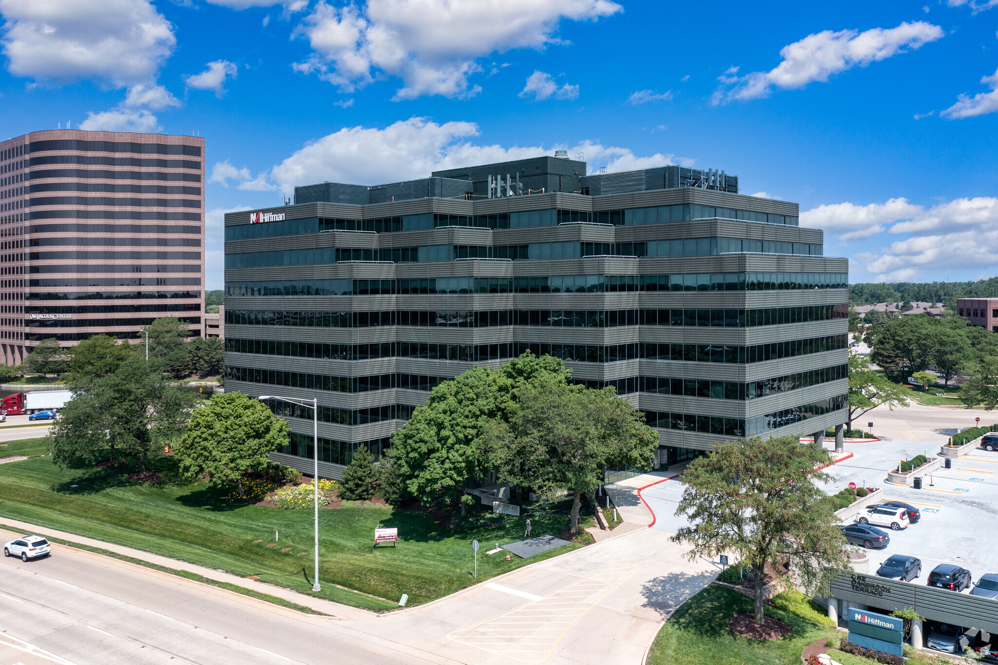 18W200 W 22nd St, Oakbrook Terrace, IL à louer Photo du b timent- Image 1 de 10