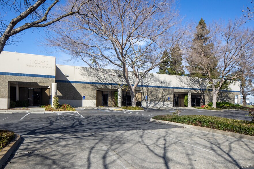 3700 Business Dr, Sacramento, CA à louer - Photo du bâtiment - Image 3 de 8