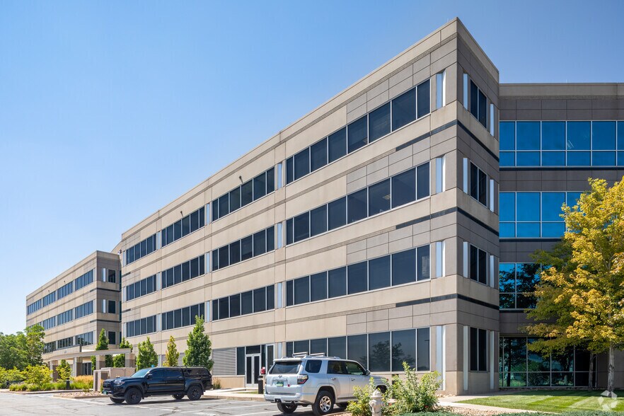 9800 Mt Pyramid Ct, Englewood, CO à louer - Photo du bâtiment - Image 2 de 4