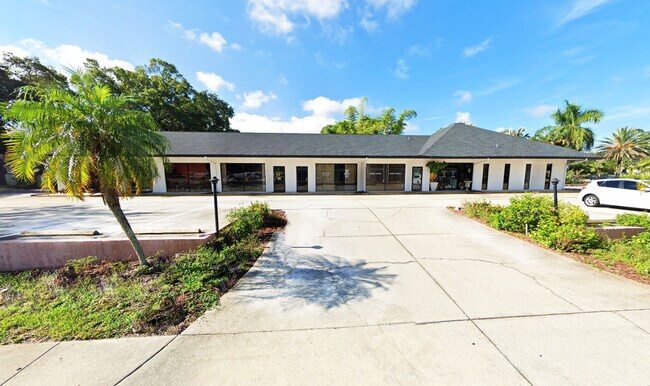 More details for 940 Clearwater Largo Rd N, Largo, FL - Retail for Lease