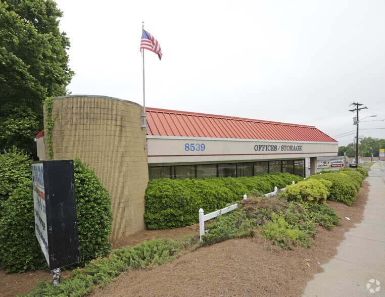 8539 Monroe Rd, Charlotte, NC à louer - Photo du bâtiment - Image 3 de 6