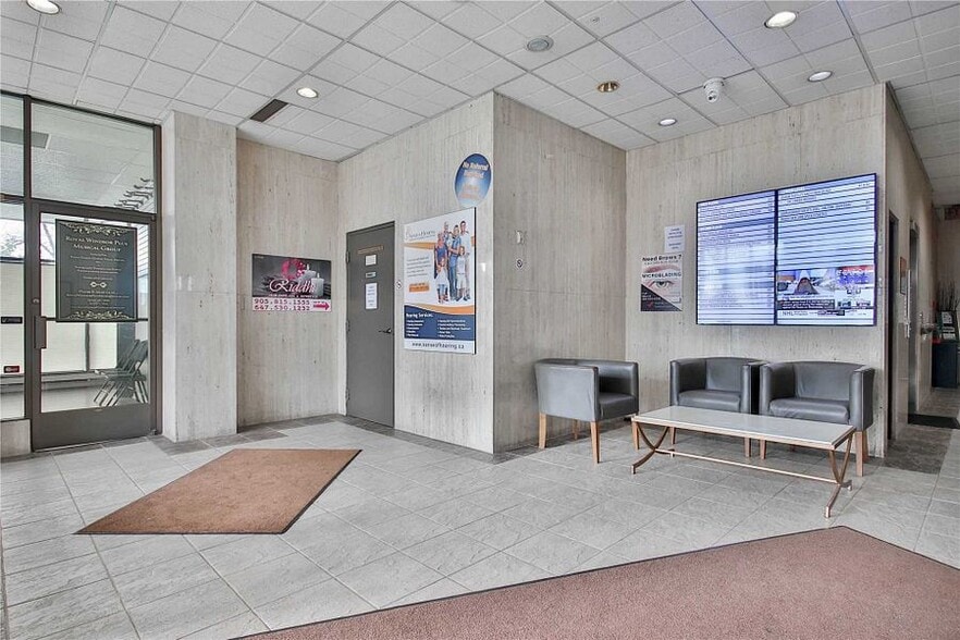 627 Lyons Ln, Oakville, ON for sale - Building Photo - Image 2 of 2