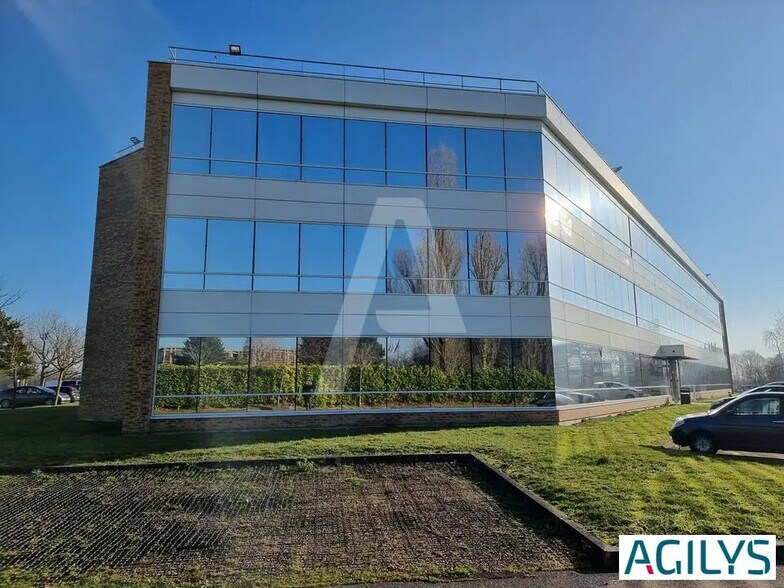 Bureau dans Saclay à louer - Photo du bâtiment - Image 2 de 6