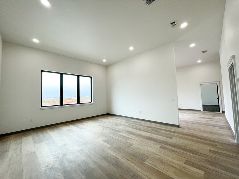 6905 Alcove Ave, Lubbock, TX for sale - Interior Photo - Image 3 of 23